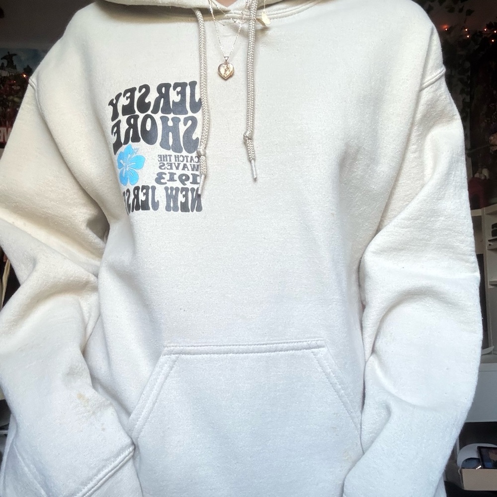 Gildan Off-White Hoodie with Graphic Print